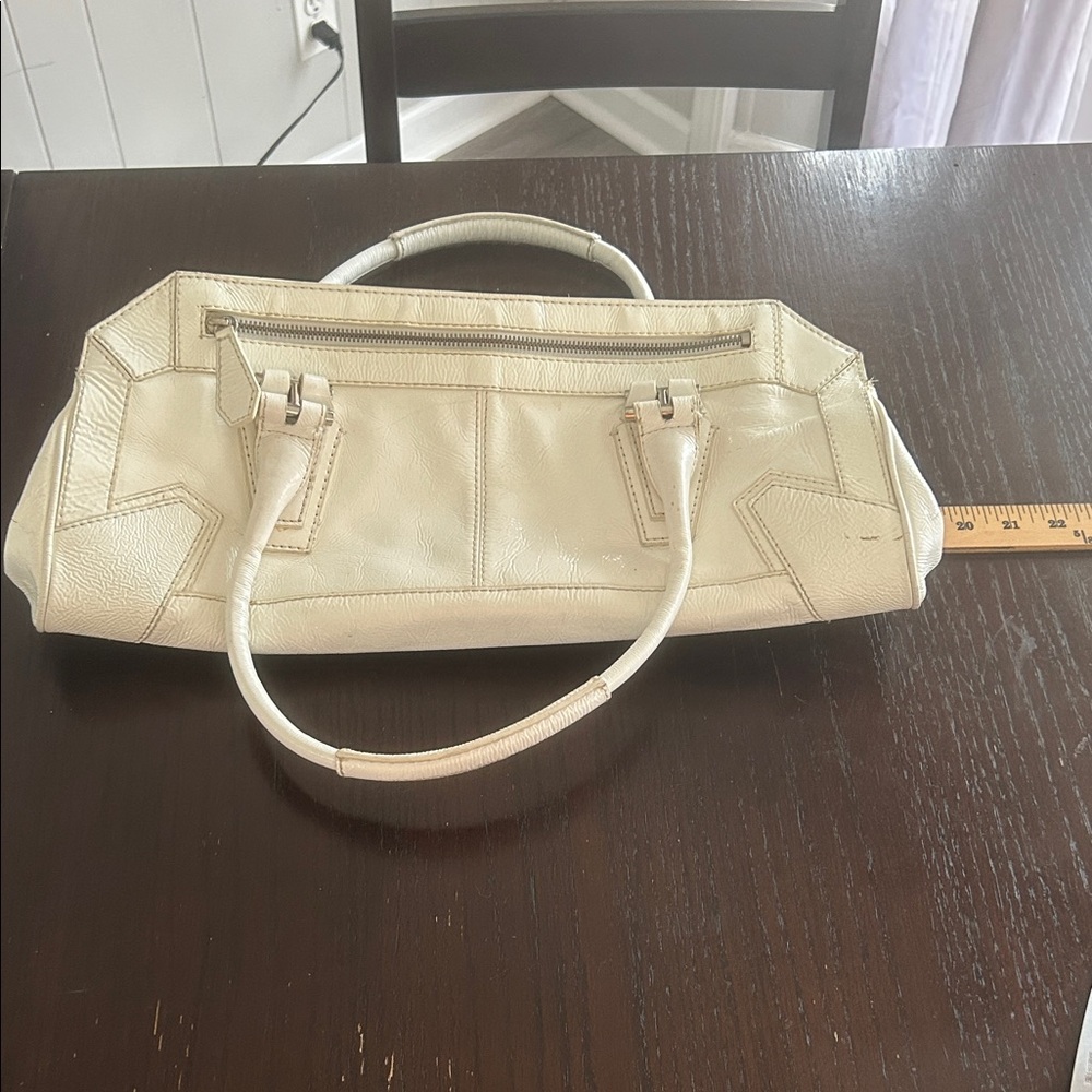 Elegant Cream Leather Shoulder Bag